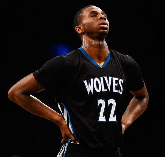 柏林联合0-0弗赖堡，场面火爆，两队8人染黄（柏林联合0-0战平弗赖堡，火药味十足，两队共领8黄）