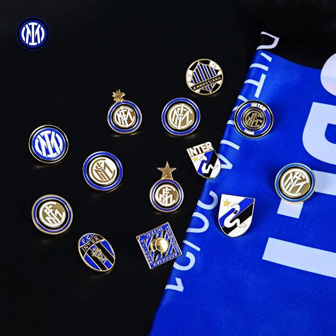 齐达内与蒯纪闻共同现身上海交大出席活动，现场教学马赛回旋（齐达内携手蒯纪闻亮相上海交大，现场示范马赛回旋）