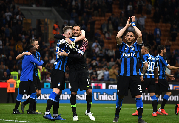 拉菲尼亚归来，巴萨重振雄风（拉菲尼亚回归，巴萨再现锋芒）