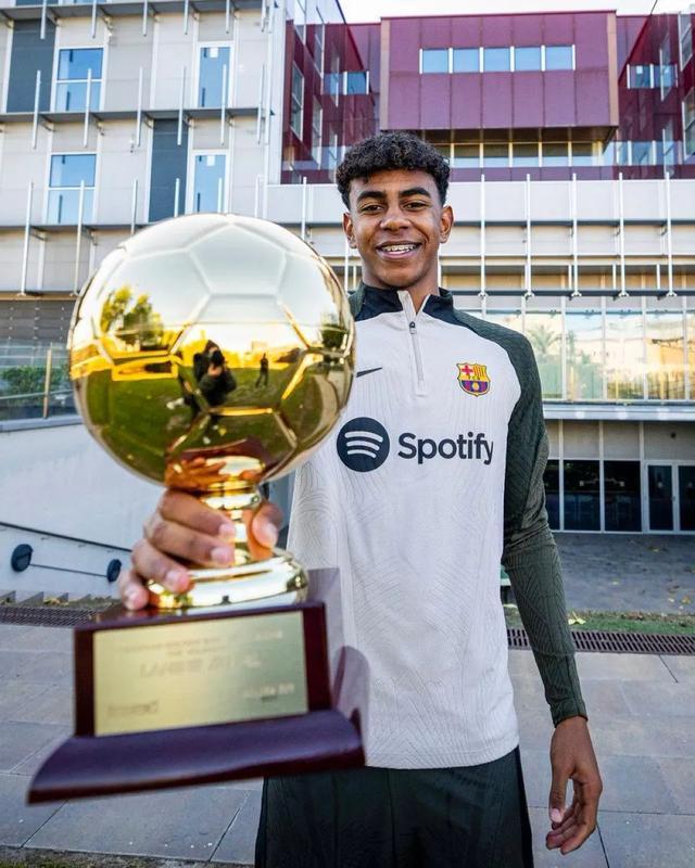 冲超福将，和晓强三年内先后帮助西海岸、英博、铜梁龙冲超（三年连助西海岸、英博、铜梁龙升超，和晓强堪称冲超福将）