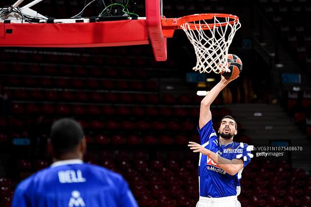 NBA半场：祖巴茨14分，快船54-51领先火箭（NBA半场战况：祖巴茨砍下14分，快船以54-51暂时领先火箭）