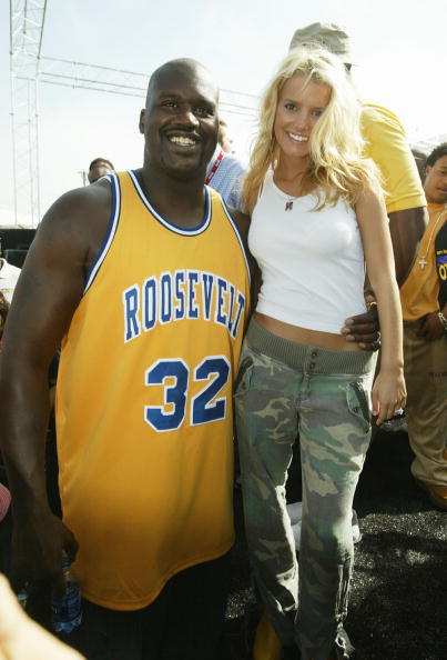 NBA杯MVP榜：亚历山大领跑，布伦森&卡斯尔紧随其后（NBA杯MVP风云榜：亚历山大居首位，布伦森与卡斯尔紧追其后）