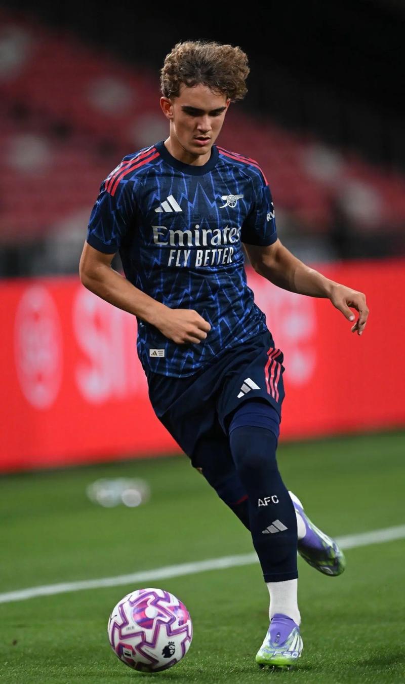 麦克马纳曼：希望范戴克和罗伯逊与萨拉赫聊聊，争取解决问题（麦克马纳曼建议范戴克、罗伯逊与萨拉赫沟通，力争化解问题）