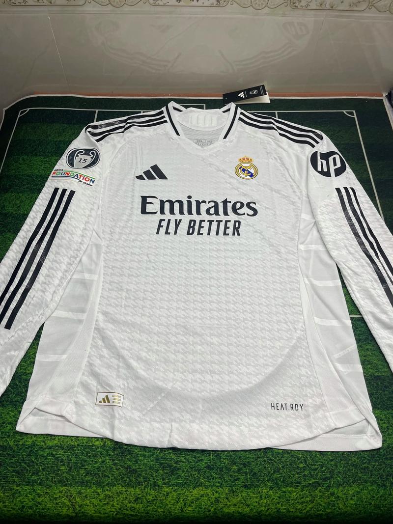 凯肖恩·乔治展现惊人实力（凯肖恩·乔治大放异彩，尽显强劲实力）