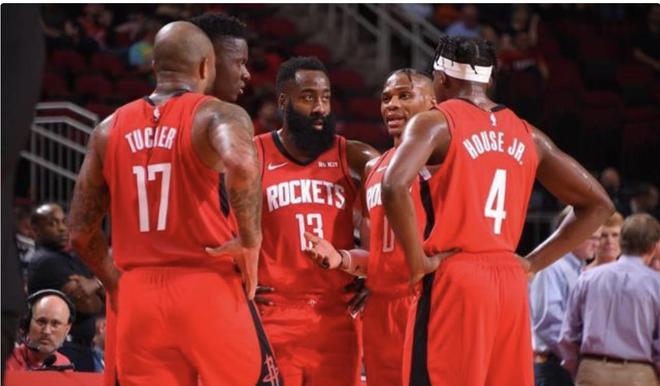 TA：切尔西从未考虑签回蒂亚戈·席尔瓦，斯特林更倾向永久转会（TA：切尔西无意回购蒂亚戈·席尔瓦，斯特林倾向永久离队）