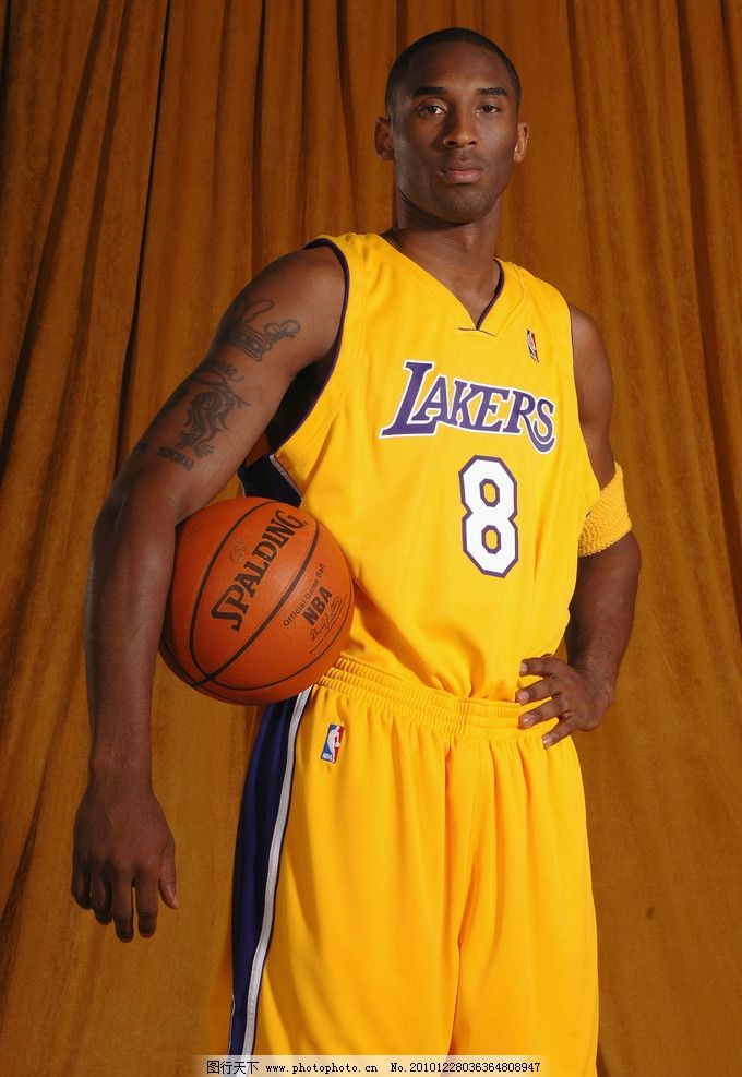 亨利：巴萨防线太差；阿森纳不丢球而拜仁总是进球（亨利：巴萨后防堪忧；阿森纳频频零封，拜仁持续破门）