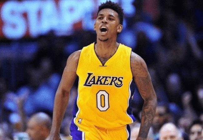 蓉城客战神户首发：韦世豪、周定洋在列，罗慕洛、费利佩登场（成都蓉城客战神户首发公布：韦世豪、周定洋入列，罗慕洛、费利佩出战）