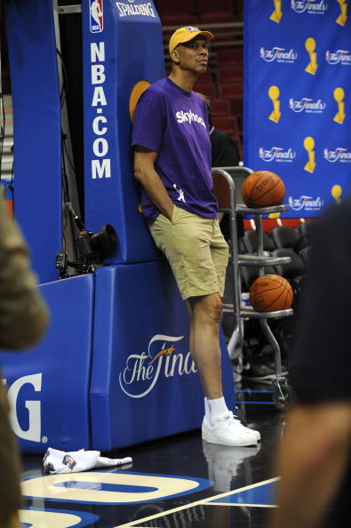 队报：巴黎有意埃里克-加西亚，可能在冬窗行动（队报：巴黎看中埃里克-加西亚，冬窗或将出手）