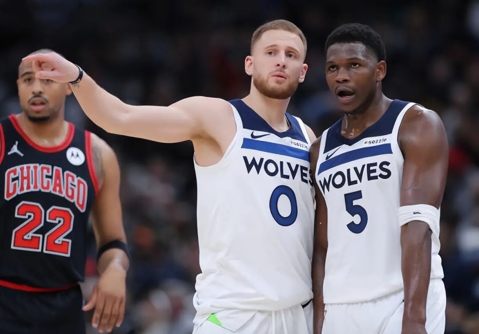 记者：罗马联系法比奥-席尔瓦团队，但若吉拉西离队他将留下（罗马已与法比奥-席尔瓦团队接触，若吉拉西离队他将选择留队）