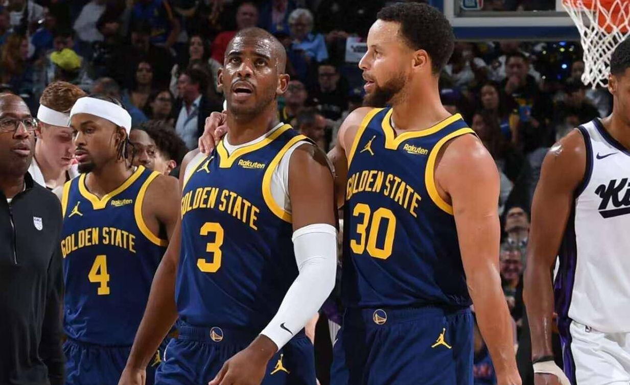 左手小拇指碰到！克拉克碰球出界 森林狼挑战失败（回放证实克拉克左手小拇指先碰球出界，森林狼挑战未果）