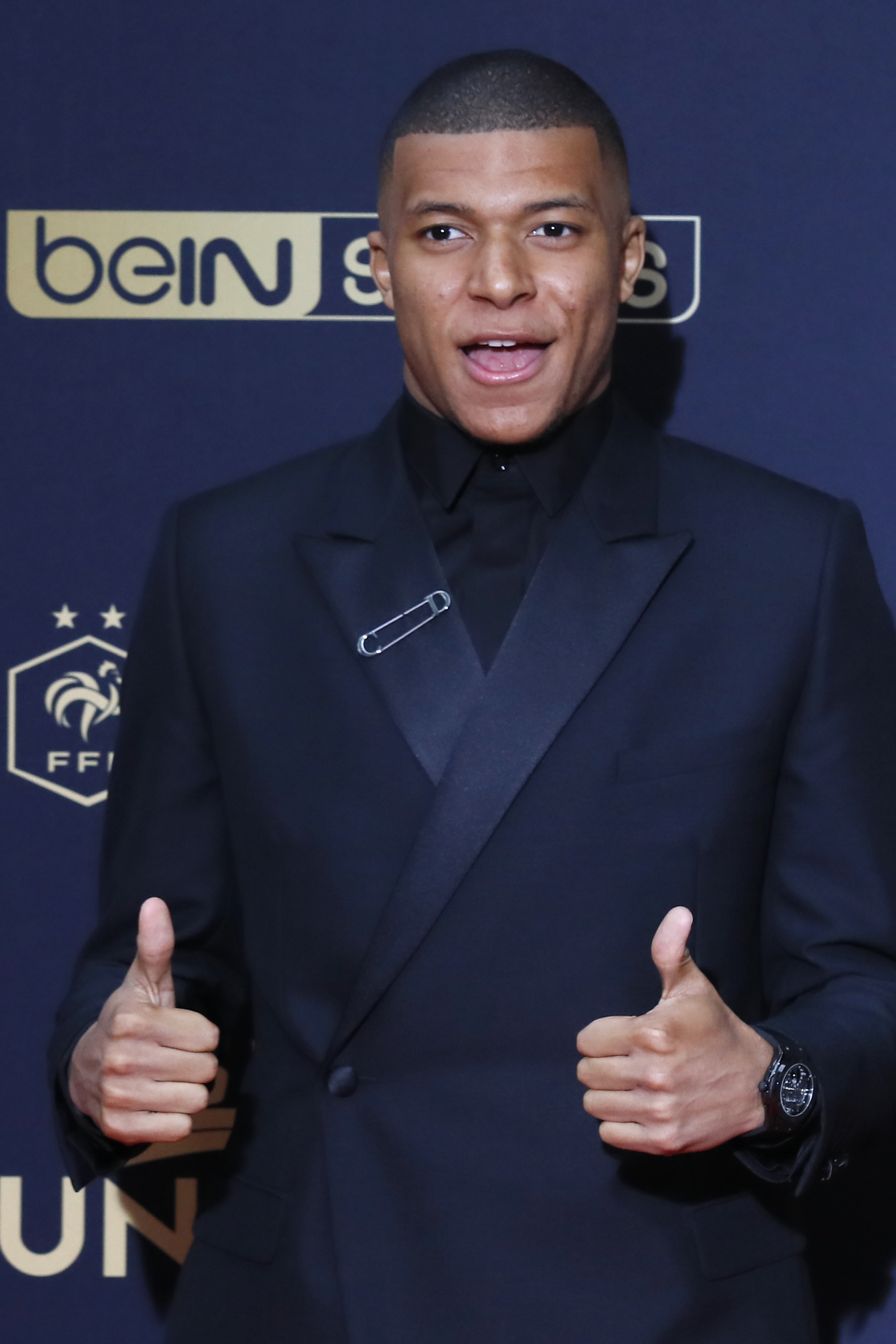 CBA俱乐部杯赛：山东高速胜天津先行者（CBA俱乐部杯：山东高速击败天津先行者）