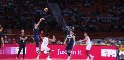 食之无味！德罗赞半场7中4拿到11分2板 正负值-17全场最低（德罗赞半场7投4中拿11分2板，正负值-17全场最低，表现乏力）