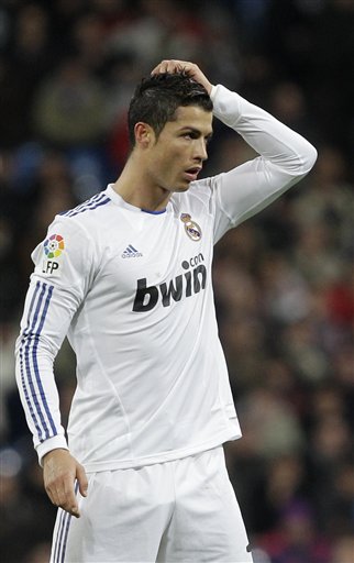 追梦发问什么比感恩节大餐更糟糕？网友：球队老将揍年轻队友（追梦发问：还有比感恩节大餐更糟的吗？网友：球队老将暴打新秀）