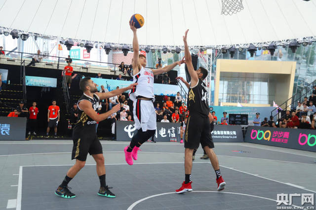 9中1仅得2分！浓眉：我为糟糕表现承担责任 必须为下一场做好准备（9投仅中1只得2分，浓眉自我检讨：承担低迷责任，誓为下一战做好准备）